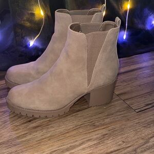Classic Chelsea Block Heel Ankle Boots - Taupe